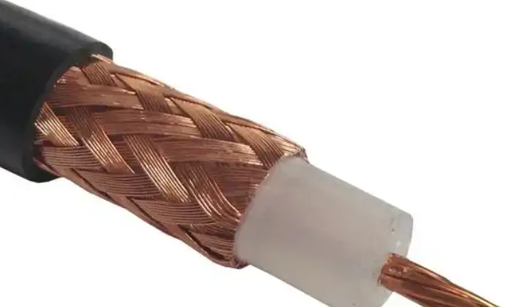 What is the working principle of coaxial cable?